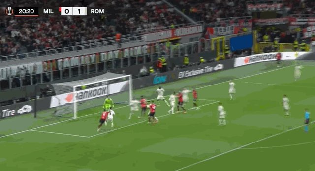 1712871919455017945.gif 卢卡库解围.gif