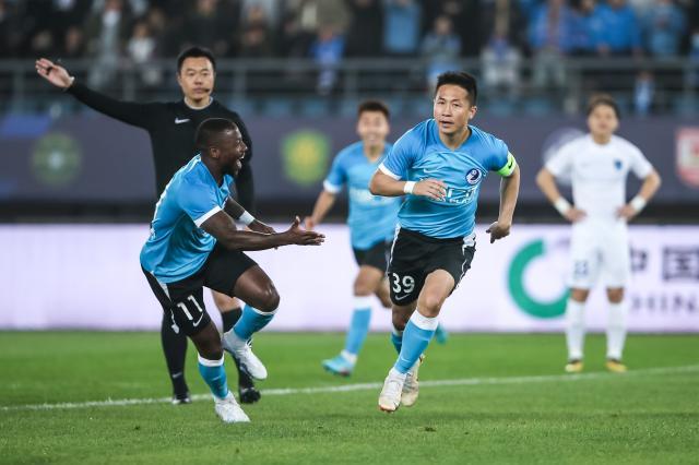 九游娱乐app-【中超】阎相闯双响罗马里奥难救主 大连2比1胜南通