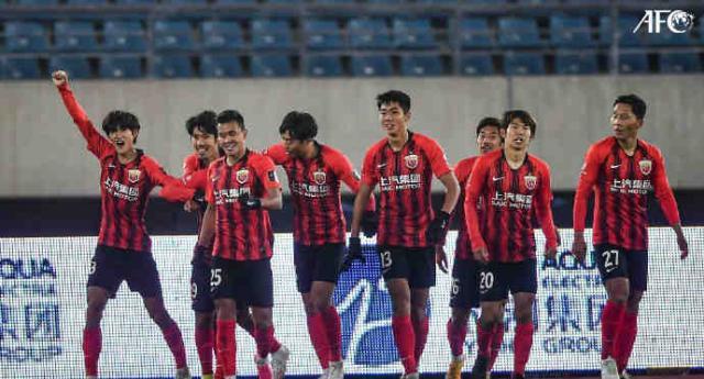 九游娱乐-从分庭抗礼到完败！申花四大皆空再成德比背景板